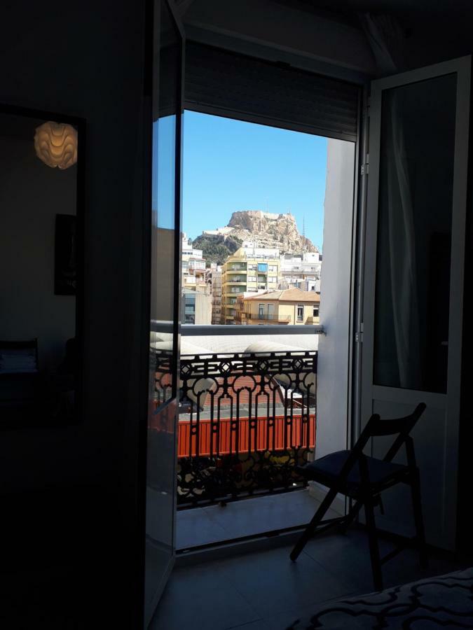 Room With Private Bathroom And Balcony Nearby The Mercado Central, Center And Beach Alicante Exterior photo